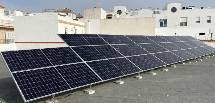 Instalación de placas solares fotovoltaicas para empresas y naves industriales